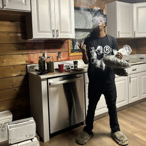 收聽Polo Youngin的Wont Miss Em (feat. Lawsy) (Explicit)歌詞歌曲