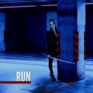 ดาวน์โหลดและฟังเพลง Run ((Original Mix)) พร้อมเนื้อเพลงจาก Deep Red