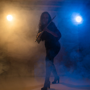 Album Med začetkom in koncem from Tinkara Kovač