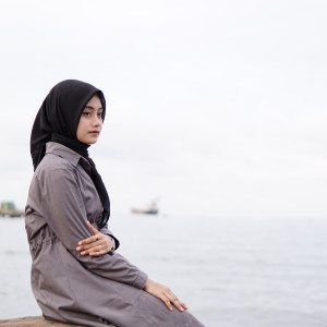 Listen to Layangan Putus (Remix) song with lyrics from Cut Rani Auliza