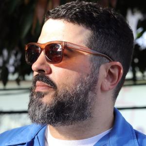 收聽Denis Duarte的Tambores livres歌詞歌曲