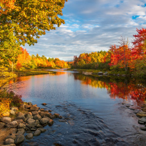 Calm Lakeside Melodies: Relaxing Music Water