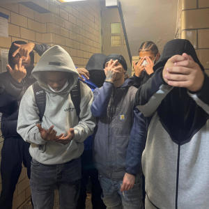 收聽Athrow5的No 6 Zone (feat. BG & BullyG) (Explicit)歌詞歌曲