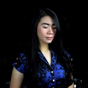 Dengarkan Berjalan bersama Tuhan lagu dari Rachel Mutiara dengan lirik