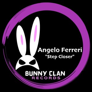 Angelo Ferreri的专辑Step Closer