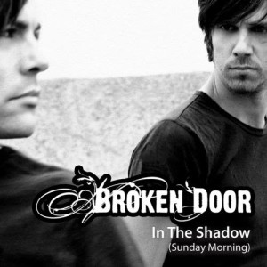 ดาวน์โหลดและฟังเพลง In The Shadow [Sunday Morning] (Single Version) พร้อมเนื้อเพลงจาก Broken Door