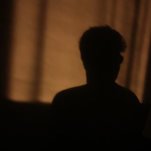 Dengarkan Holden My lagu dari Daniel Revel dengan lirik