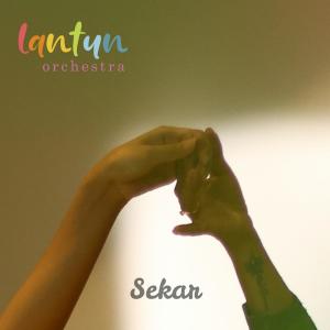 收聽Lantun Orchestra的Sekar (feat. Brigitta)歌詞歌曲