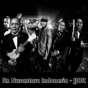 Dengarkan lagu Keroncong Nusantara Indonesia nyanyian Jempol Jenthik Orkes Keroncong dengan lirik