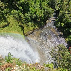 ดาวน์โหลดและฟังเพลง 2 the sky พร้อมเนื้อเพลงจาก Livinxdays