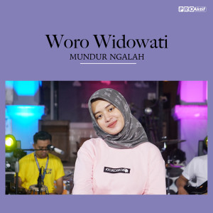 Dengarkan Mundur Ngalah lagu dari Woro Widowati dengan lirik