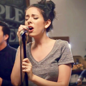 Dengarkan lagu Oceans nyanyian Nikki Phillippi dengan lirik