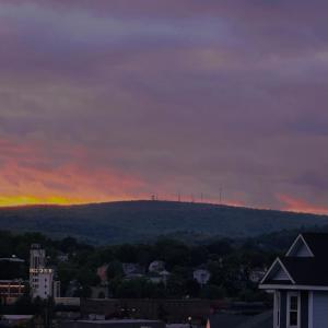 收聽Konfuzed的burn with me (Explicit)歌詞歌曲