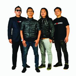 Album Cuma Ada Kamu oleh Azarra Band