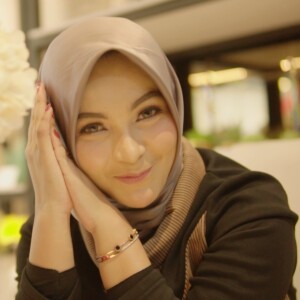 Dengarkan lagu Kesunyian nyanyian Nurul Munira dengan lirik