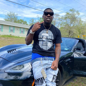 收聽Yonboutcash的Prada me (Explicit)歌詞歌曲