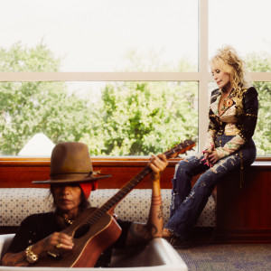 ดาวน์โหลดและฟังเพลง What’s Up? พร้อมเนื้อเพลงจาก Dolly Parton