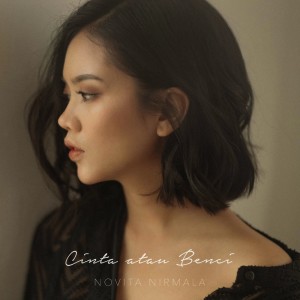 Dengarkan Cinta atau Benci lagu dari Novita Nirmala dengan lirik
