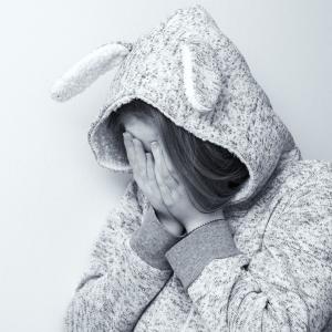 收聽鋼盔小公主的我落淚情緒零碎 (溫柔女聲版)歌詞歌曲