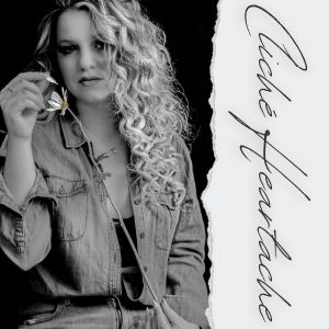 收听Gabrielle Goulet的Cliché Heartache (English version)歌词歌曲