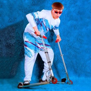 ดาวน์โหลดและฟังเพลง Upside Down พร้อมเนื้อเพลงจาก Oliver Tree