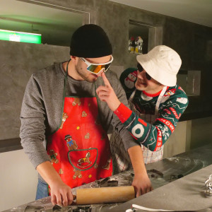 Listen to Weihnachtsbäckerei song with lyrics from Samu662