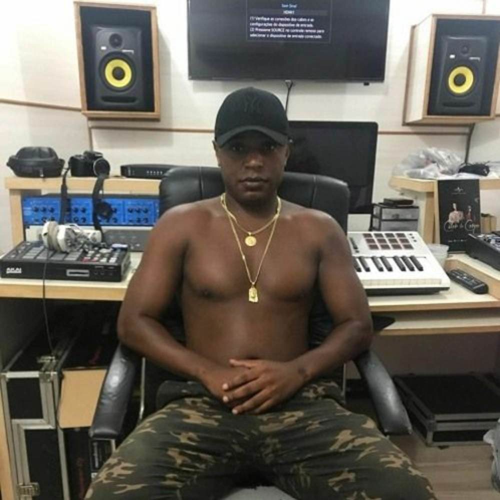 Menina linda (Explicit)