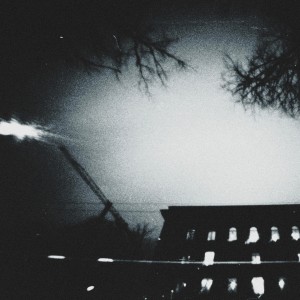 ดาวน์โหลดและฟังเพลง KİMSE YOK พร้อมเนื้อเพลงจาก Tuna Yeten