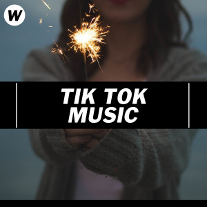 Dengarkan lagu Glow Up nyanyian The Hat Girl dengan lirik