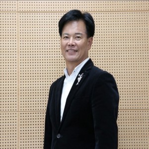 Listen to 바로 당신 song with lyrics from 오태원