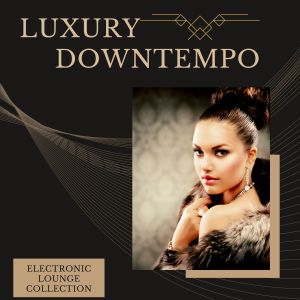 Dengarkan Rainwalk lagu dari Sweet Velvet dengan lirik
