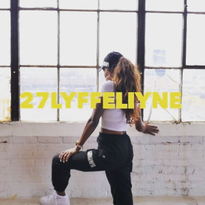 收听27Lyffeliyne的Only歌词歌曲