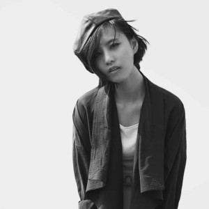 Listen to 木头的心 song with lyrics from 左颜