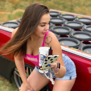 Dengarkan MEDLEY DA ABELVOLKS (Explicit) lagu dari Nadir Netto dengan lirik