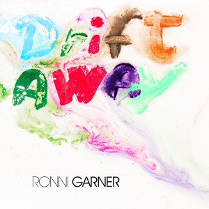 ดาวน์โหลดและฟังเพลง Drift Away พร้อมเนื้อเพลงจาก Ronni Garner