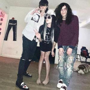 收聽ashes.的up to late (feat. mayh3mp, dreamcache & 2broke) (Explicit)歌詞歌曲