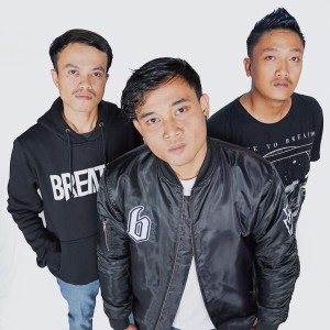 Listen to Remukkan Harapan song with lyrics from Close To Breathe