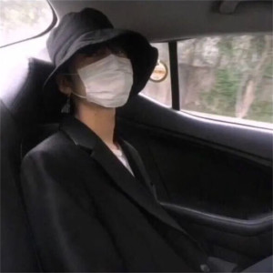 Listen to 脑袋要炸 song with lyrics from 小阿哲