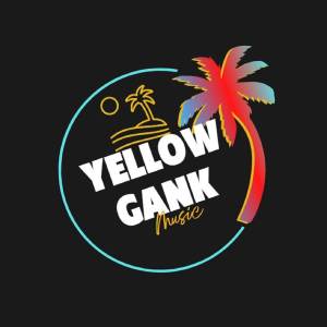 Dengarkan lagu Secret Love nyanyian Mellyyanox dengan lirik