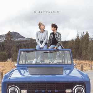 ดาวน์โหลดและฟังเพลง In Betweenin' พร้อมเนื้อเพลงจาก Austin Brown