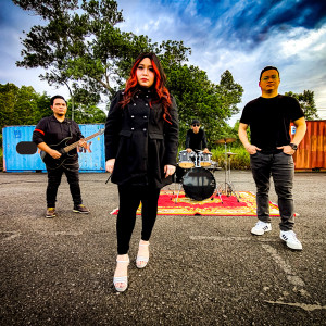 Album Laya Kepenudi from The Crew