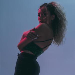 收聽AYDEED的Bilmezdim歌詞歌曲