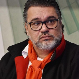 收聽Maxsoel Bastos de Freitas的O Benzedor de Tormentas歌詞歌曲