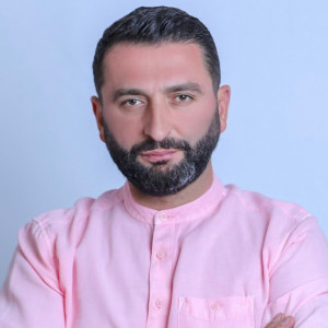 Listen to Qka na mbet nga dashuria song with lyrics from Shqipri Kelmendi