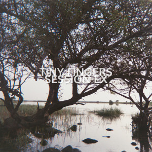 Dengarkan Ex Flights (Alternative Version) lagu dari Tiny Fingers dengan lirik