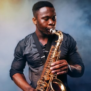 收聽Los trasnochadores的Vibraciones Del Club De Tonos歌詞歌曲