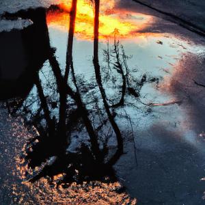 收聽noteaf的Spilled Sun歌詞歌曲