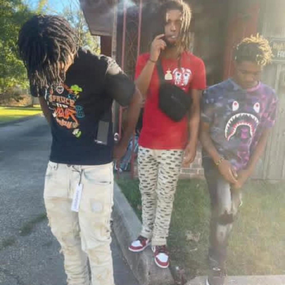 Freestyle (feat. 3babytazzie, 43Livin & 38) (Explicit)