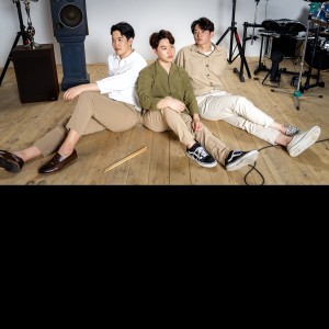 Dengarkan When This Song Is Over lagu dari 이스트코너 dengan lirik