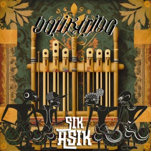 ดาวน์โหลดและฟังเพลง Sik Asik พร้อมเนื้อเพลงจาก Batik Tribe